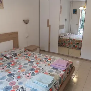 Noemi 5 Lands Paradise Apartment